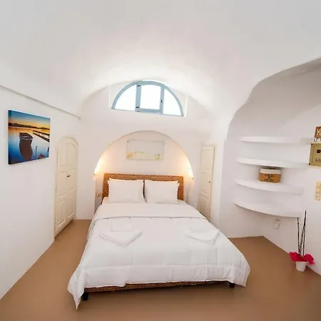 Santorini Cave Emporio (Santorini)